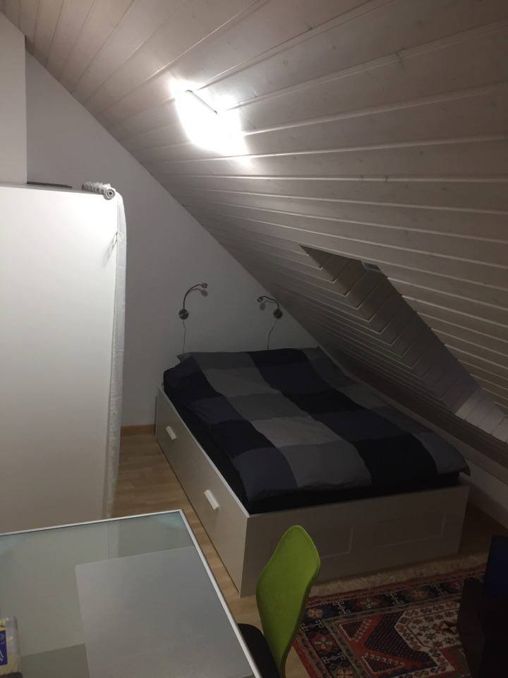 Student Rooms to rent Crissier - bed and wardrobe